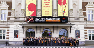 JON Concertgebouw Banner 01082024 Laatmuzikaaltalentnietstilvallen Laat muzikaal talent niet stilvallen petitie JON voor CGB @Rob van Dam Foto